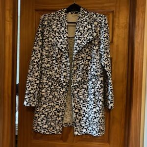 Chicos geometric unlined coat. Caicos size 1 = women’s size 10